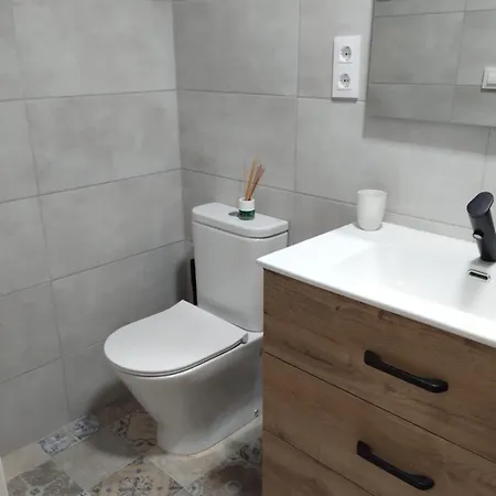 Boho Chic Modern 2bed, 2bath, 5 Mins Calle Loreto منزل للإقامة *