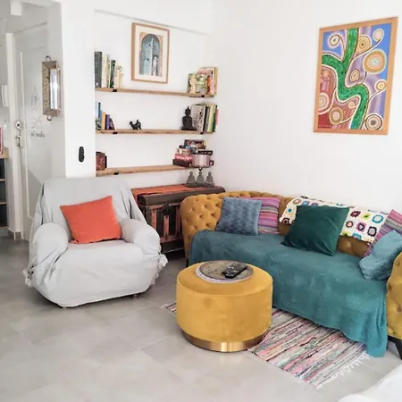 Boho Chic Modern 2bed, 2bath, 5 Mins Calle Loreto منزل للإقامة دينايا