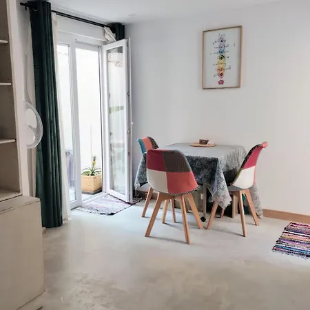 Boho Chic Modern 2bed, 2bath, 5 Mins Calle Loreto منزل للإقامة