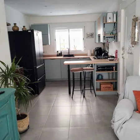 منزل للإقامة Boho Chic Modern 2bed, 2bath, 5 Mins Calle Loreto دينايا